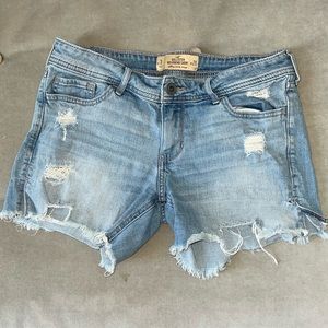 HOLLISTER low rise boyfriend distressed shorts